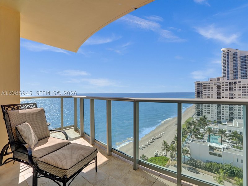 Apartment for rent at The Wave Condo 1511 (availa
