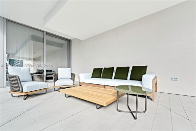 Aluguel de apartamento no Aston Martin Residences 1404W