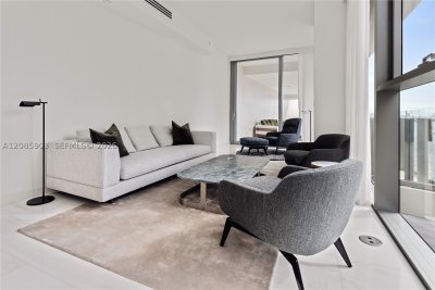 Aluguel de apartamento no Aston Martin Residences 1404W