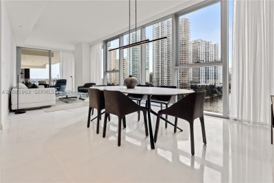 Aluguel de apartamento no Aston Martin Residences 1404W