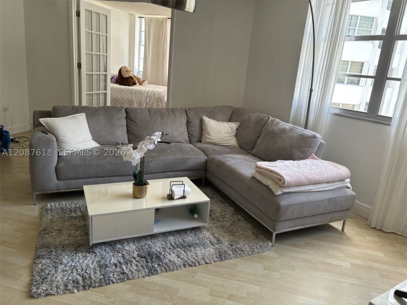 Apartment for rent at Four Ambassadors 964