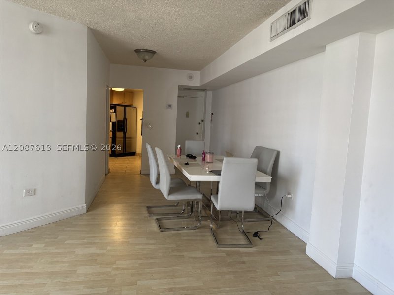 Apartment for rent at Four Ambassadors 964