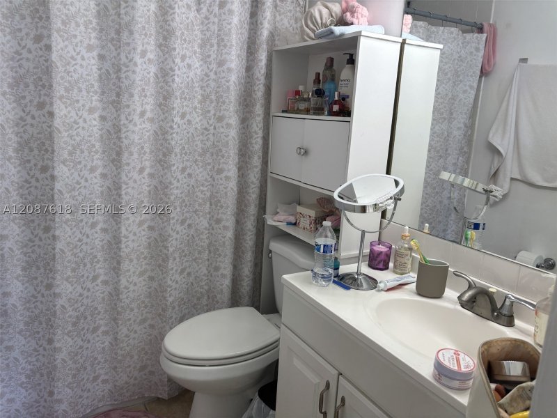 Apartment for rent at Four Ambassadors 964