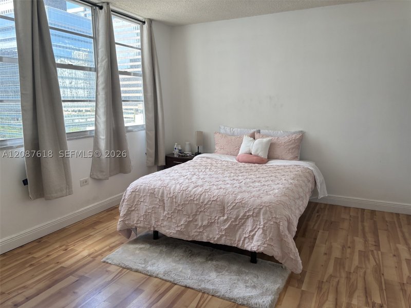 Apartment for rent at Four Ambassadors 964