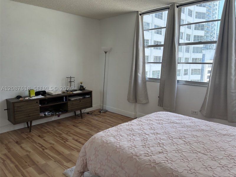 Apartment for rent at Four Ambassadors 964