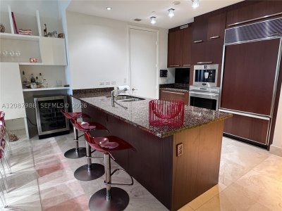Comprar apartamento no Trump Tower One 2302
