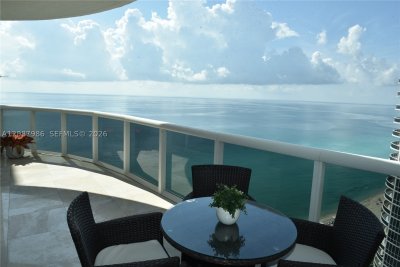 Comprar apartamento no Trump Tower One 2302