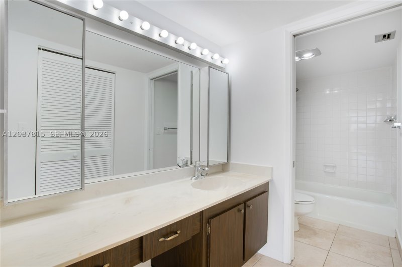 Comprar apartamento en Brickell Place B1702
