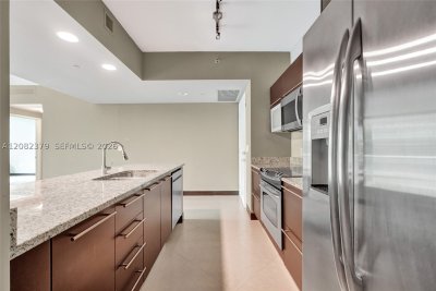 Comprar apartamento no The Plaza Tower II 1106