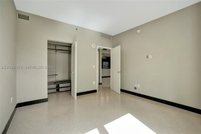 Comprar apartamento en The Plaza Tower II 1106