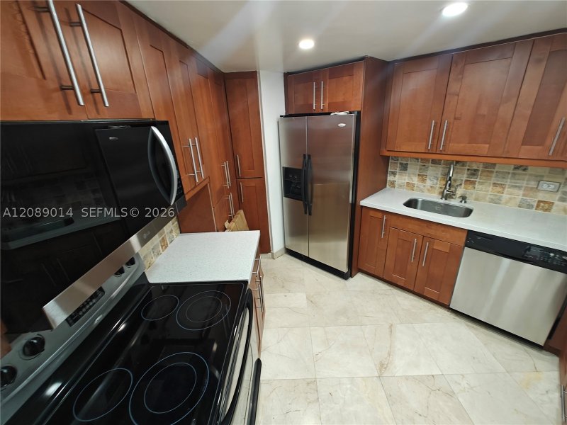 Apartment for rent at Four Ambassadors 651