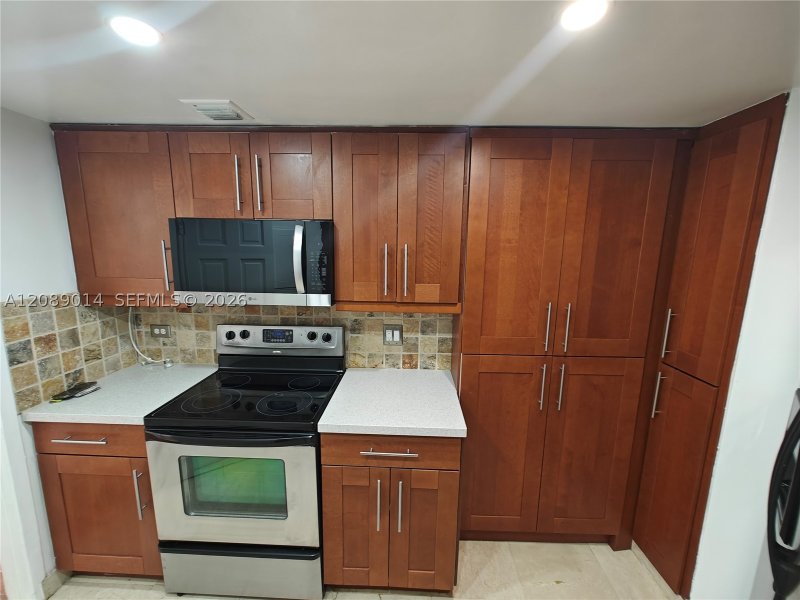 Apartment for rent at Four Ambassadors 651