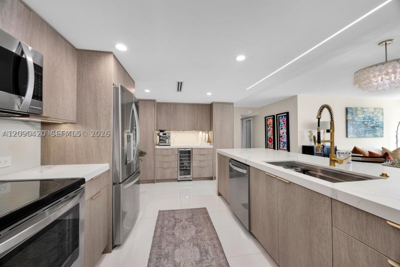 Condo for sale at Commodore Club West 413