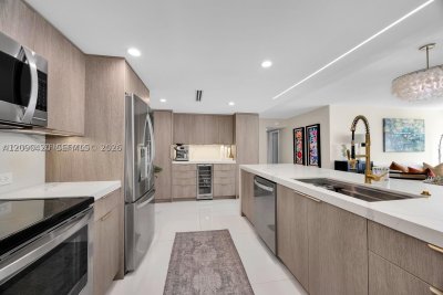 Commodore Club West Apt #413