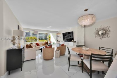 Comprar apartamento en Commodore Club West 413