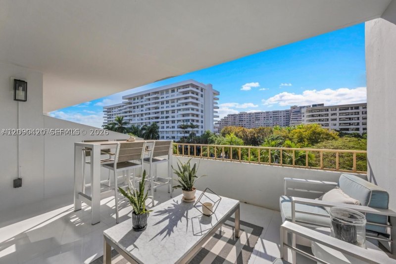 Condo for sale at Commodore Club West 413