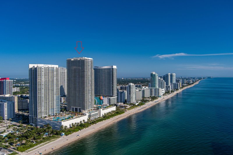 Condo for sale at Beach Club Two 1402