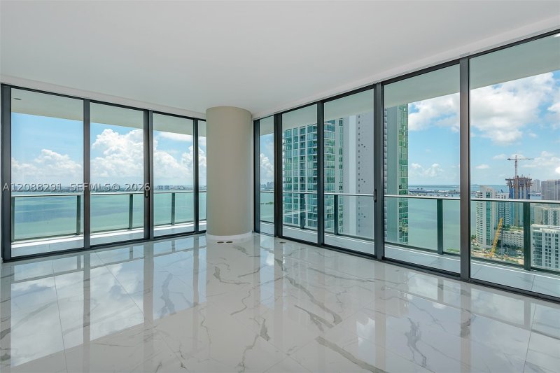 Condo for sale at Gran Paraiso 3201