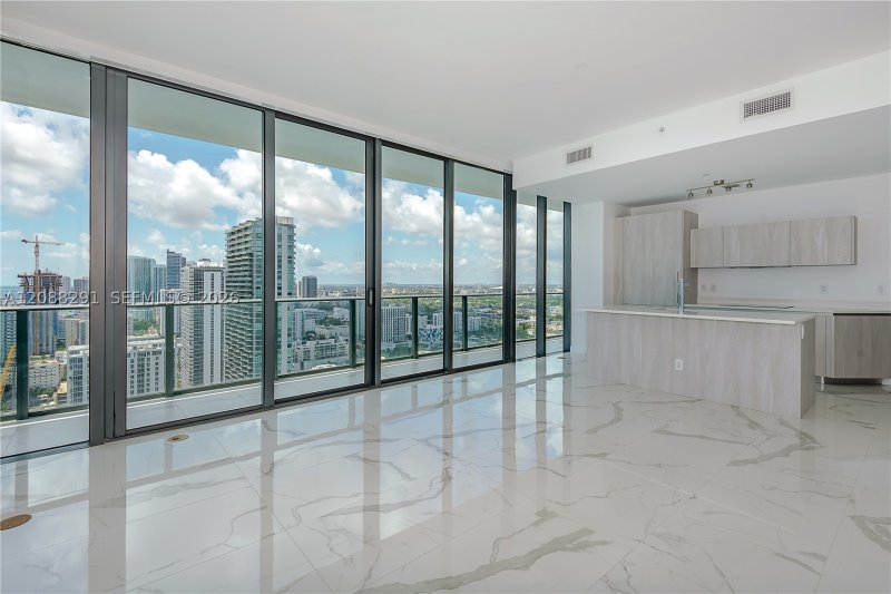 Condo for sale at Gran Paraiso 3201