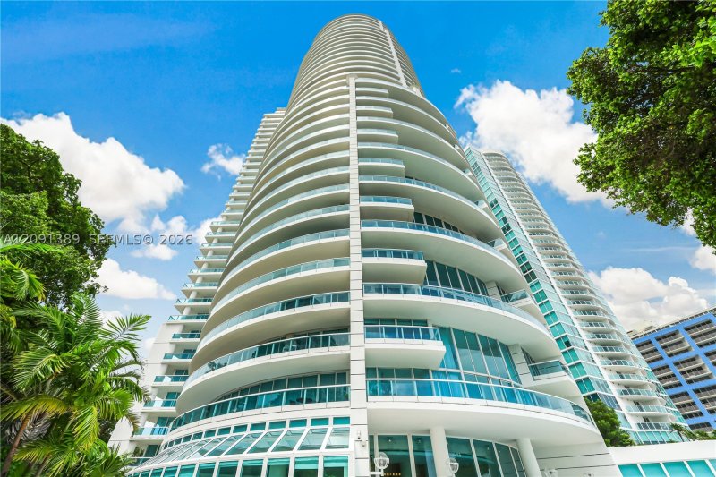 Apartment for rent at Bristol Tower 1406
