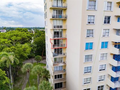 Comprar apartamento no Apeiron at the Jockey Club 6B