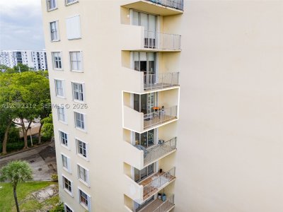 Comprar apartamento no Apeiron at the Jockey Club 6B
