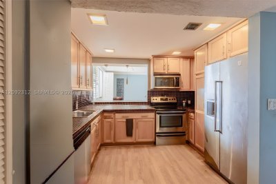 Comprar apartamento no Apeiron at the Jockey Club 6B