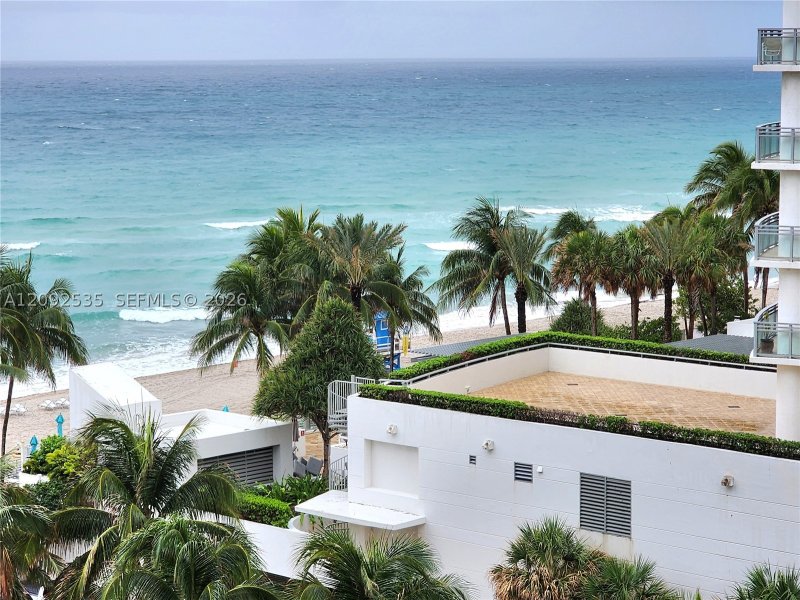 Condo for sale at Alexander Towers 819