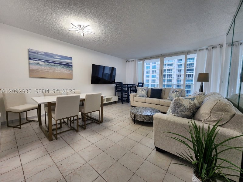 Condo for sale at Alexander Towers 819
