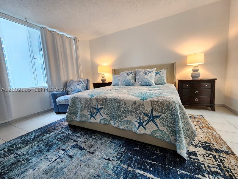 Condo for sale at Alexander Towers 819