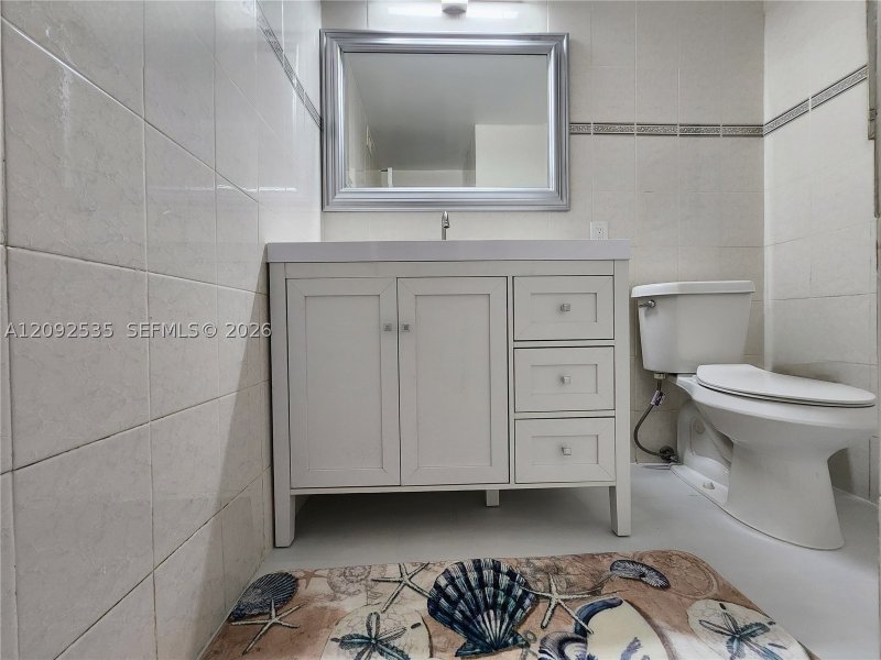 Condo for sale at Alexander Towers 819