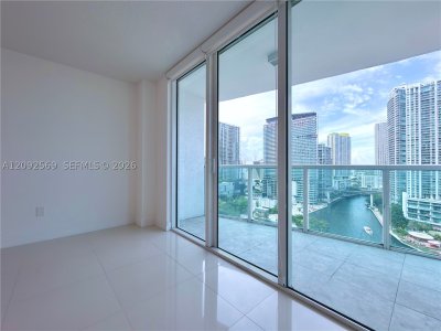 Comprar apartamento no Brickell on the River North 2307