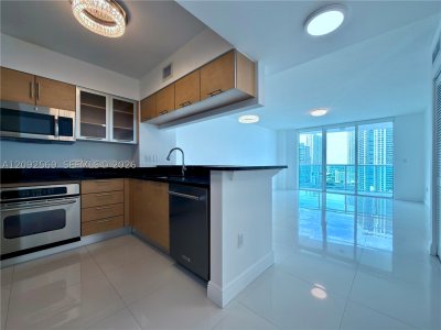 Comprar apartamento no Brickell on the River North 2307