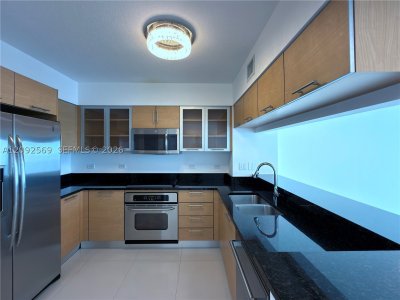 Comprar apartamento no Brickell on the River North 2307