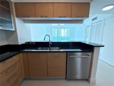 Comprar apartamento no Brickell on the River North 2307