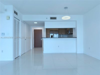 Comprar apartamento no Brickell on the River North 2307