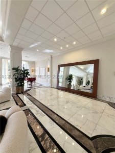 Aluguel de apartamento no 5600 Collins 6J