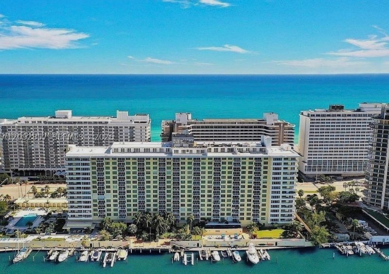 Apartment for rent at 5600 Collins 6J