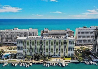 Aluguel de apartamento no 5600 Collins 6J