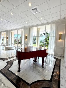 Aluguel de apartamento no 5600 Collins 6J