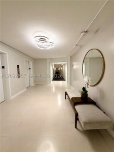 Aluguel de apartamento no 5600 Collins 6J