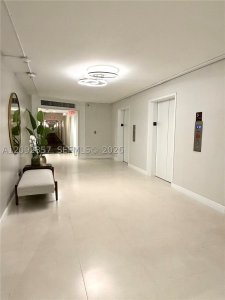 Aluguel de apartamento no 5600 Collins 6J