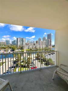 Aluguel de apartamento no Arlen House 701
