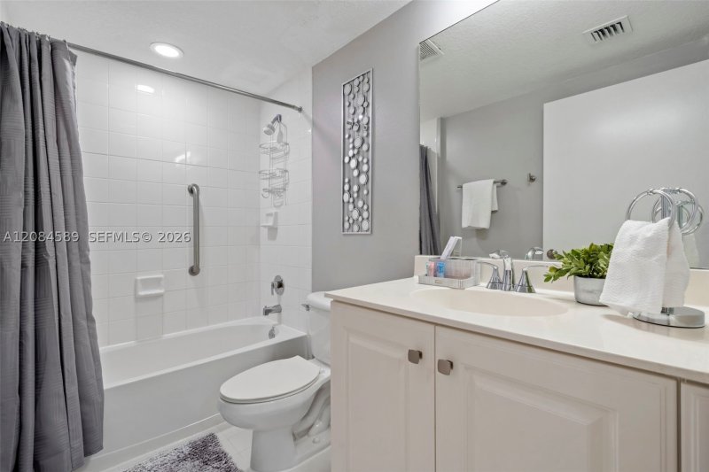 Comprar apartamento no Marina Bay Club 308