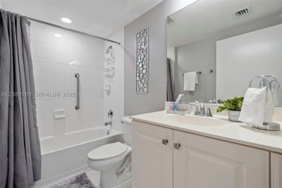 Comprar apartamento no Marina Bay Club 308