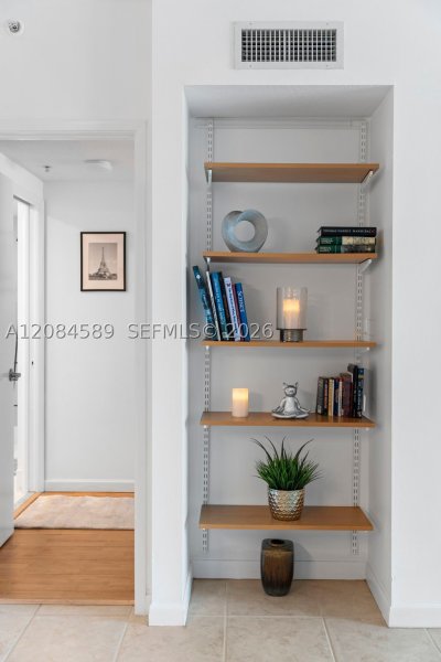 Comprar apartamento no Marina Bay Club 308
