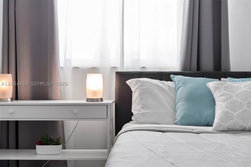 Comprar apartamento no Marina Bay Club 308