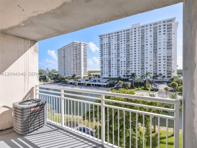 Aluguel de apartamento no Coastal Towers 523