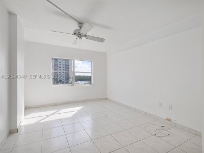 Aluguel de apartamento no Coastal Towers 523