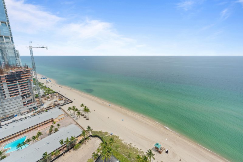 Comprar apartamento no Trump Royale 3704